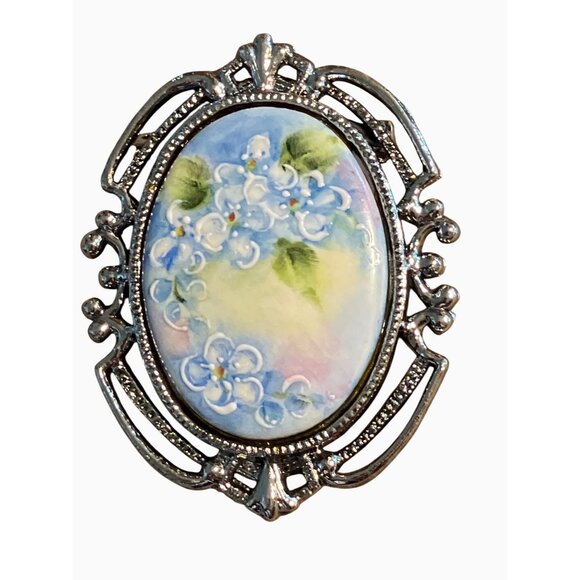 Hand-Painted Floral Porcelain Brooch With SilverTone Filigree Frame - Picture 3 of 9